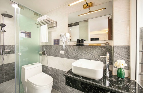 Hang Buom Hotel | TrangTrang Classy Hotel