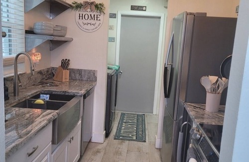 Berkeley Manor House | Tranquil 2-bedroom house with AC in Spring Hill