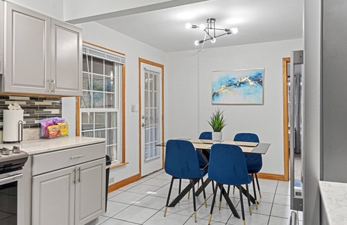 Springfield House | Tranquil 2-bedroom house with a massage chair and a multi-purpose 3rd room