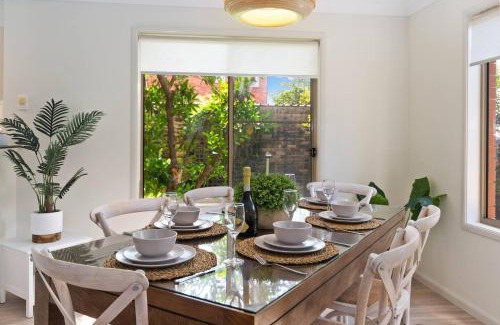 Wollongong West House | Tranquil 3br Thome W Spa Bath, Bbq & Ev Parking