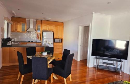 Oakleigh East House | Tranquil and cosy guest house