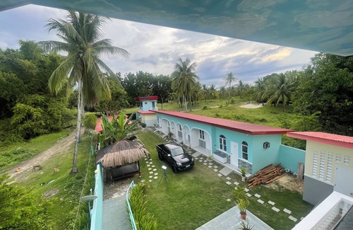 San Remigio House | Tranquil B & B with AC/Rooftop Lounge/Bar/Cabanas and Gourmet Kitchen