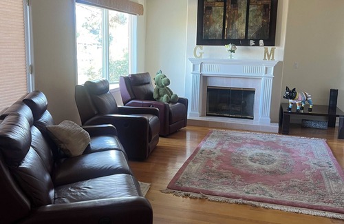 Burlingame Hills House | Tranquil Big and Bright 3-bedroom Burlingame Hills View Home