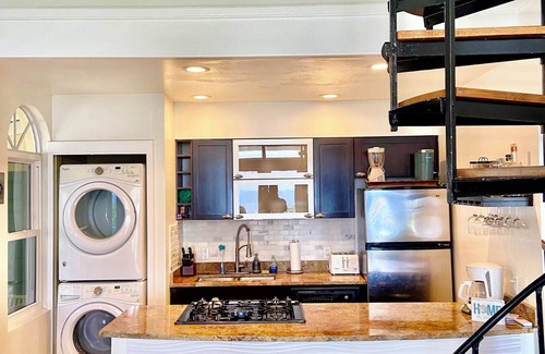 Estate Enighed Villa | TRANQUIL BREEZE [3 BR - 3 BA] Best Views & Location- Close to Town & Generator