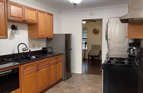 Skyview House | Tranquil Bungalow Home Near All the Fun in ATX