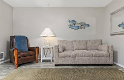 Rockaway Beach House | Tranquil By The Pond
