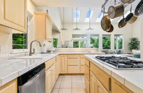 Rockaway Beach House | Tranquil By The Pond