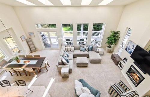 Rockaway Beach House | Tranquil By The Pond