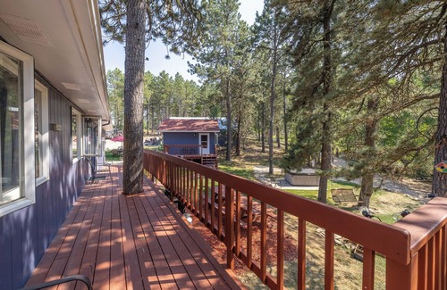 Deadwood Apartment | Tranquil Cabin Getaway in the Heart of Deadwood!