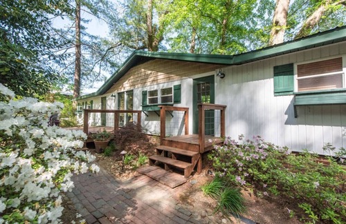 Winston - Salem Cottage | Tranquil Cottage w/Soaking Tub & Oversized Shower