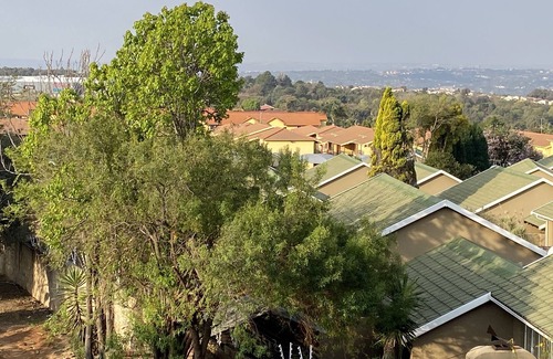 Greater Johannesburg Metropolitan Area House | Tranquil Country Style City Center Loft with view for the busy businesstraveller
