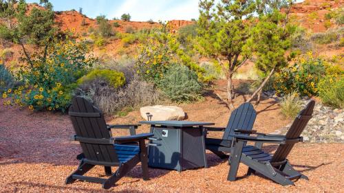 Kanab House | Tranquil Desert Lodge Kanab Luxury Vacation Home