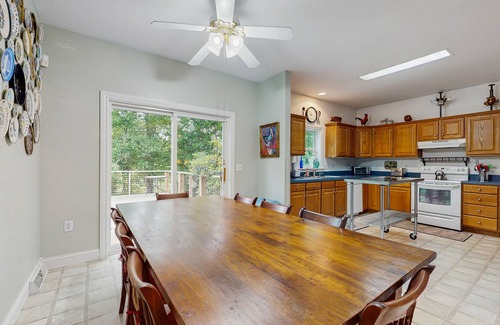Arden House | Tranquil Dog- Friendly Riverfront Home with Fill Kitchen and WIFI