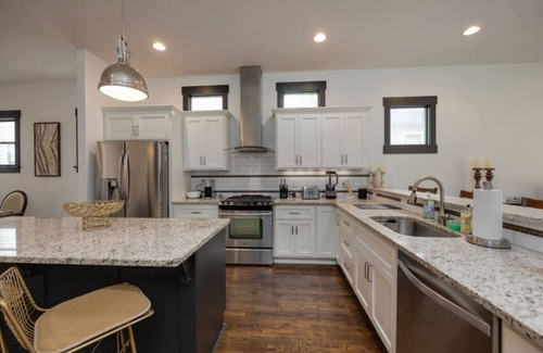 Historic Edgefield Apartment | Tranquil East Nash Escape - Pool Table