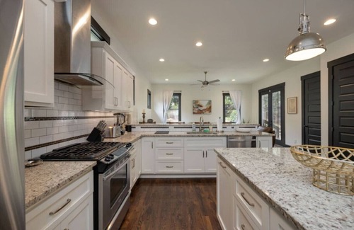 Historic Edgefield Apartment | Tranquil East Nash Escape - Pool Table