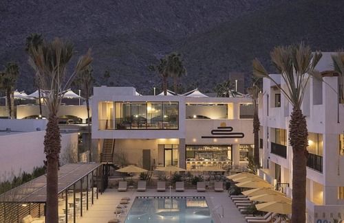 Downtown Palm Springs Hotel | Tranquil Escape w/Pool, Free Bike, Weekly Yoga Class, Cozy Poolside Lounges