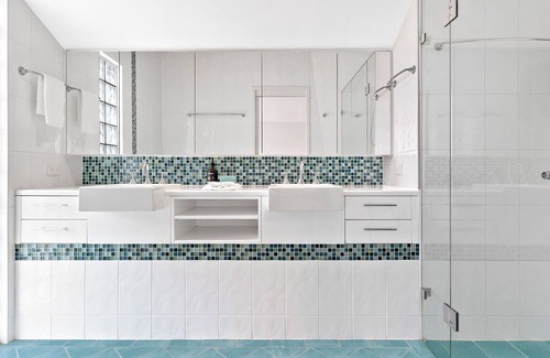 Keilor House | Tranquil Family Escape Breathtaking Brimbank Views