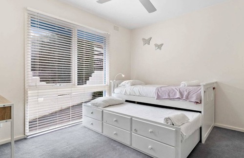 Keilor House | Tranquil Family Escape Breathtaking Brimbank Views