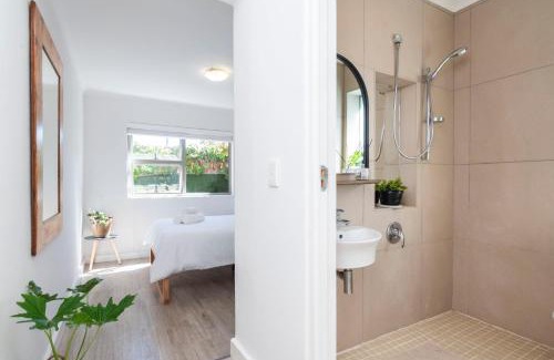 Sea Point Apartment | Tranquil Flatlet in Seapoint