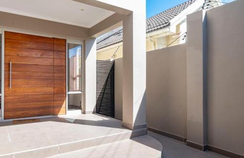 Sea Point Apartment | Tranquil Flatlet in Seapoint