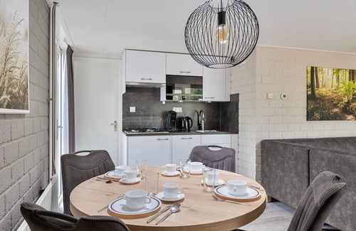 Kootwijk House | Tranquil forest bungalow for couple