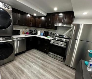 Oakville Apartment | Tranquil Haven Retreat
