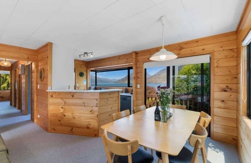 Kelvin Heights House | Tranquil Heights | Private Hot Tub