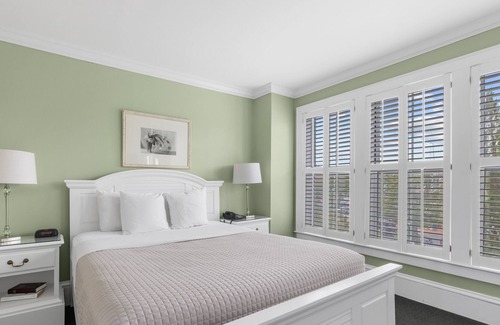 Historic Downtown Manteo Apartment | Tranquil House Inn - Downtown Waterfront Manteo - 1 Queen Suite Premium Rm 31