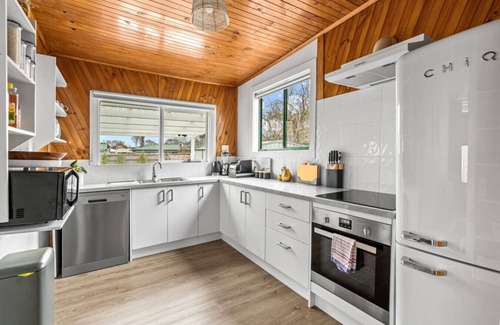 Invermay House | Tranquil Launceston Getaway - You'll fall in love!