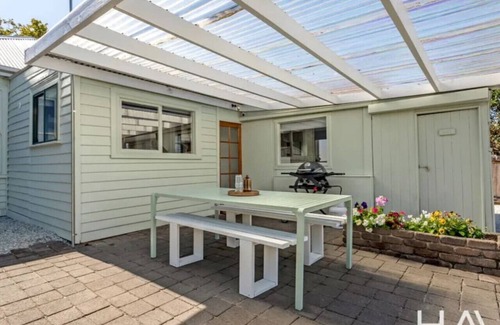 Invermay House | Tranquil Launceston Getaway - You'll fall in love!