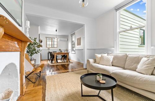 Invermay House | Tranquil Launceston Getaway - You'll fall in love!