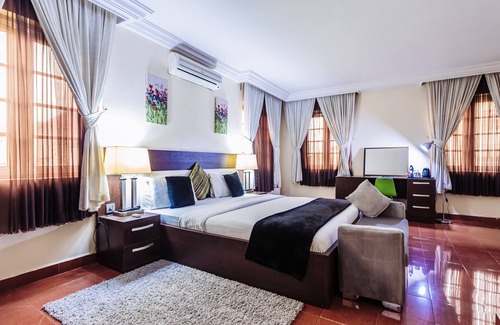 Utako Hotel | Tranquil Mews Hotel