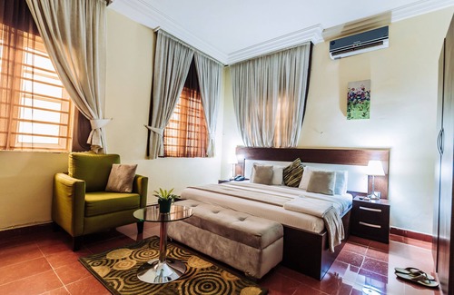 Utako Hotel | Tranquil Mews Hotel