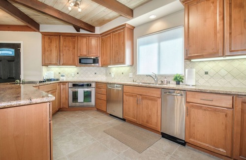 Watsonville House | Tranquil Modern 4-bedroom Beach House with WiFi in Santa Cruz County