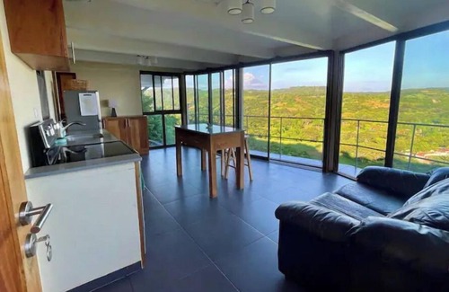 El Sunzal House | Tranquil Oceanview Guesthouse w/Luxurious Pool