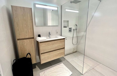 Gasperich Apartment | Tranquil Oasis - Relax & Unwind