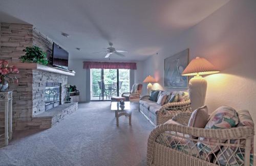 Osage Beach Apartment | Tranquil Osage Beach Condo with Waterfront Decks!