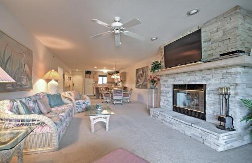 Osage Beach Apartment | Tranquil Osage Beach Condo with Waterfront Decks!