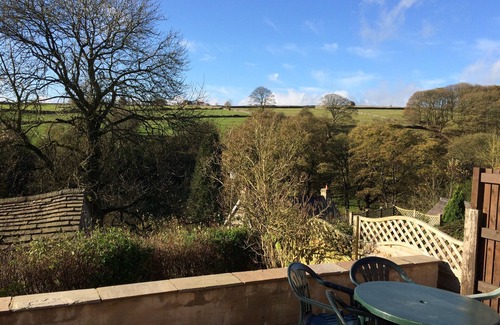 Tideswell Cottage | Tranquil Period Cottage On The Edge Of Tideswell, 5 mins stroll to centre.