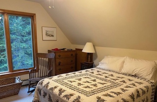 Steuben Cottage | Tranquil Retreat: Cozy Home with Private Deck and Water Views