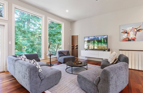 Regional District of Nanaimo House | Tranquil retreat nestled on the Fairwinds Golf Course in Nanoose Bay.
