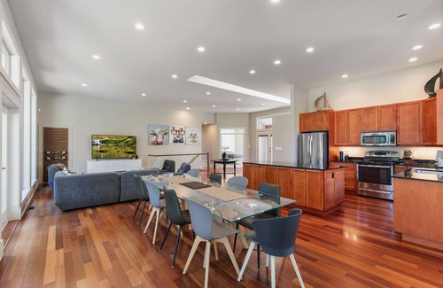 Regional District of Nanaimo House | Tranquil retreat nestled on the Fairwinds Golf Course in Nanoose Bay.