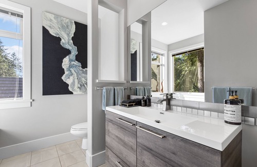 Regional District of Nanaimo House | Tranquil retreat nestled on the Fairwinds Golf Course in Nanoose Bay.