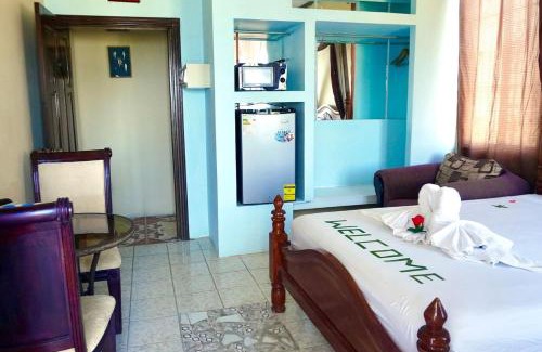 Belize City Apartment | TRANQUIL Sea View Studio with Balcony, Infinity POOL, Overwater Deck & Kitchenette, 2nd Floor