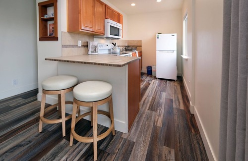 Cayucos Apartment | Tranquil Seaside Escape near Beach, Restored Boutique Suite, sleeps 4