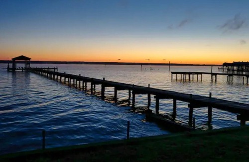 Sharps House | Tranquil Serenity. The ultimate river getaway.