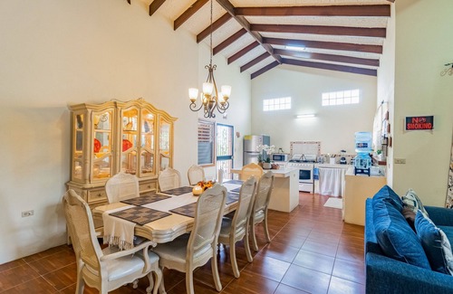 San Ignacio House | Tranquil single-level retreat with lush patio, hammock, & high-speed WiFi
