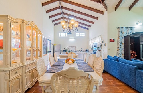 San Ignacio House | Tranquil single-level retreat with lush patio, hammock, & high-speed WiFi
