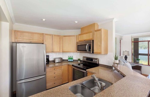 Nicklaus North Condo | Tranquil Ski Haven, Lake & Mountain Views, Parking