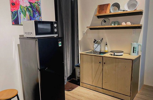 Phu Nhuan Apartment | Tranquil Studio with Kitchen near Airport in bustling area